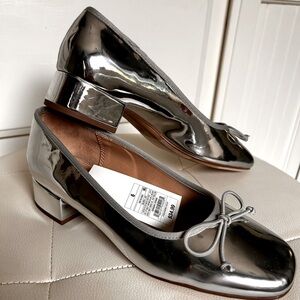 NWT “A New Day” Faux Silver Patent Leather  Ballet Shoes Flats W/Bows Size 6